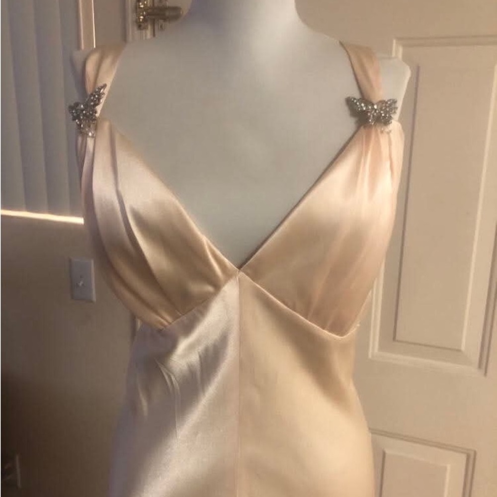 New. De Laru Collection